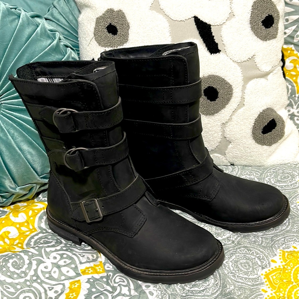 LL BEAN Leather 8.5 Boots in Black with Buckles